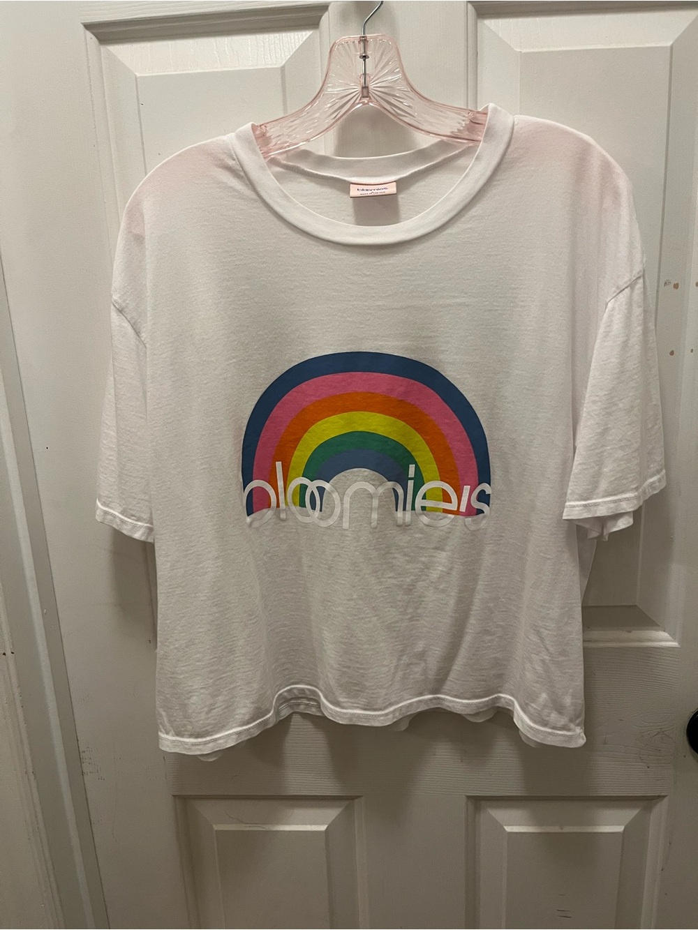 NWOT Bloomies Women’s Cropped 🌈 Rainbow Tee - Sz Large